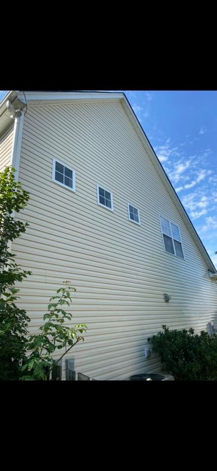 Clean vinyl siding after expert house washing services by trusted house washing companies