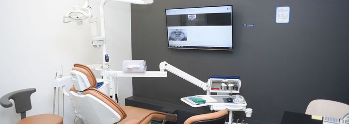 Consultation room with digital planning at Standard Dental Clinic