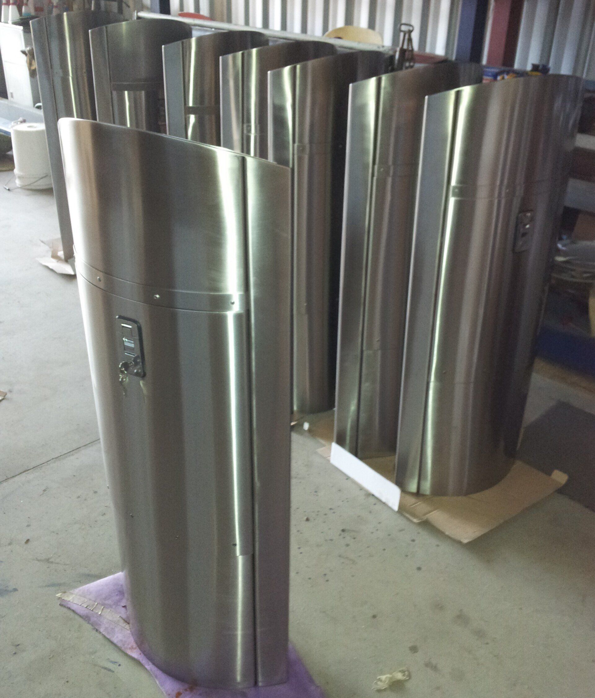 A bunch of stainless steel pipes are stacked on top of each other.