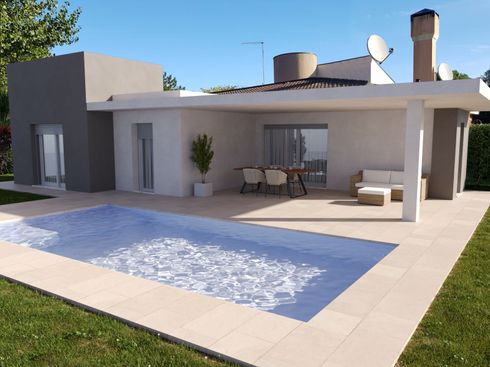 Una casa con una grande piscina di fronte