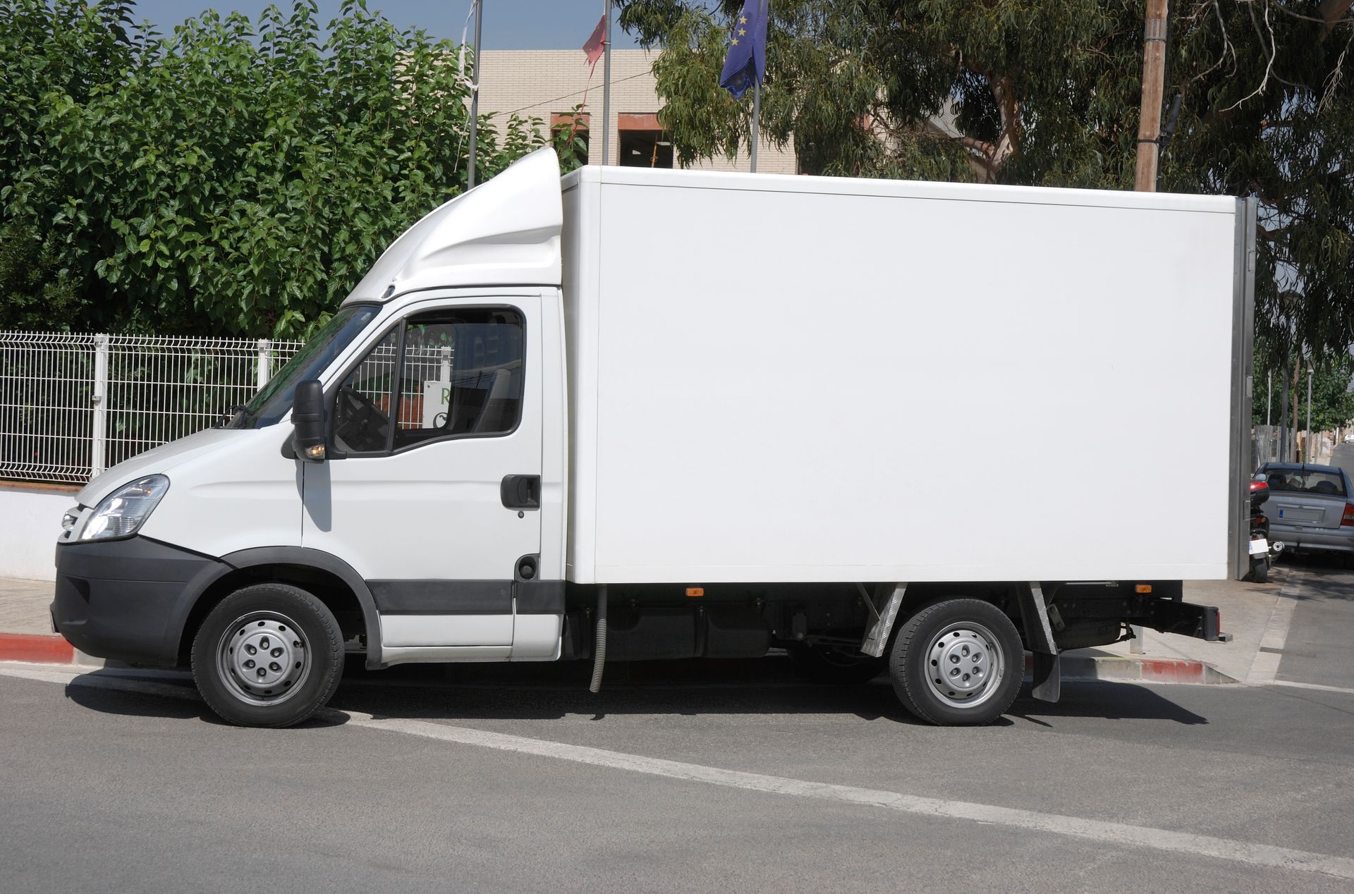 Small Delivery Truck | Lafayette, LA | Paul's Towing & Roadservice Small Delivery Truck | Lafayette, LA | Paul's Towing & Roadservice