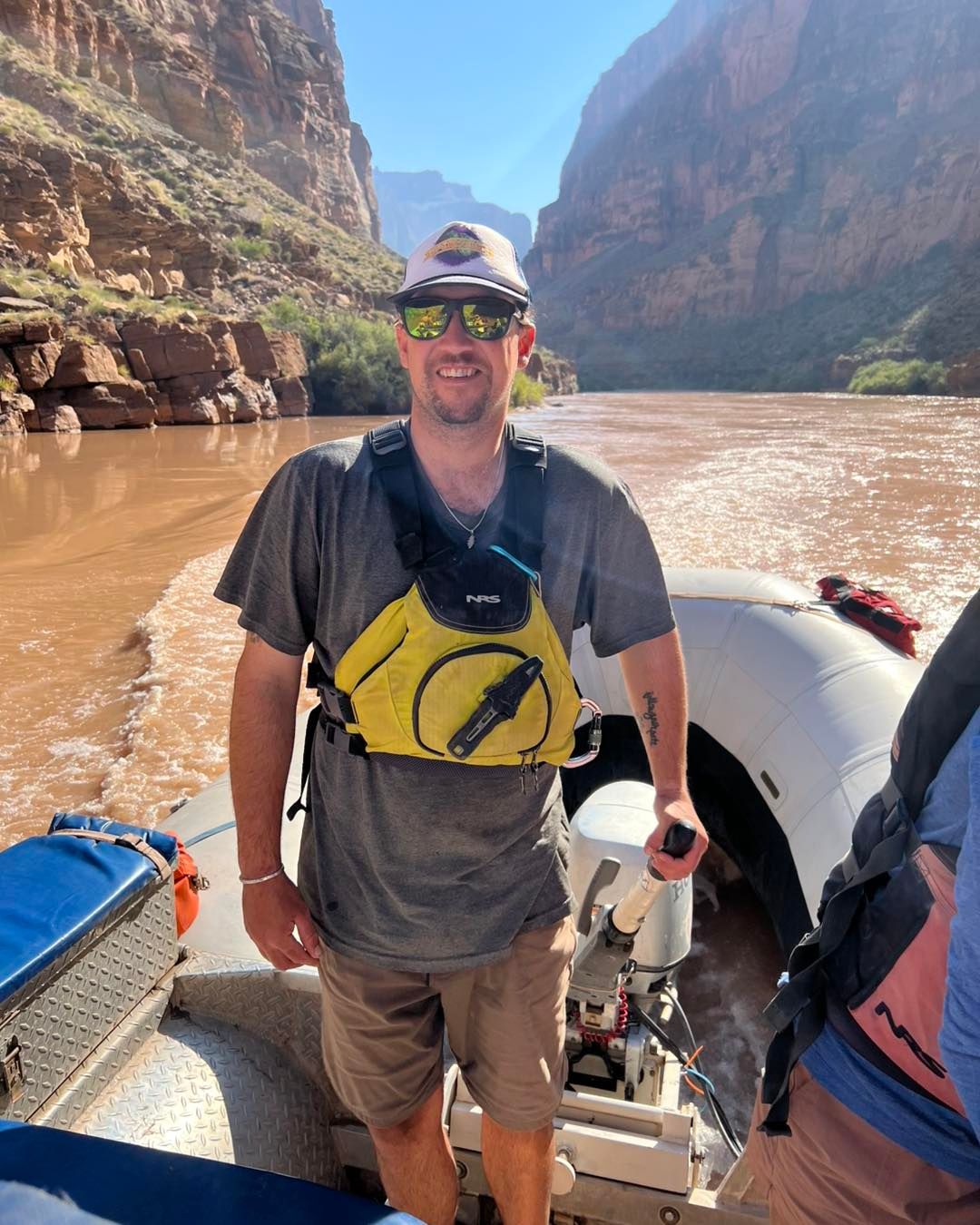 A picture of a mountain with a sun in the background.