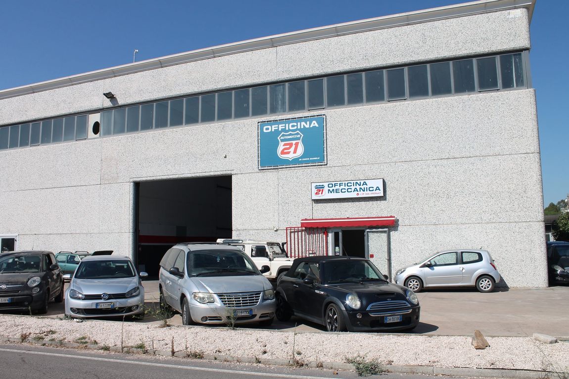 Auto in attesa di riparazione