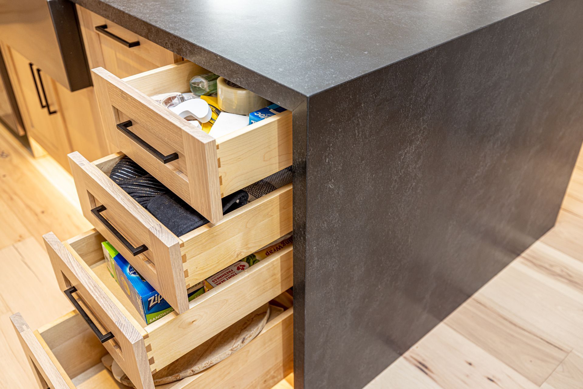 detail of the functioning of a modern drawer