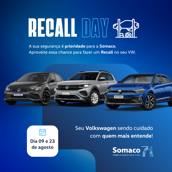 Anúncio de um dia de recall da VW em Somaco, com três carros da Volkswagen contra um fundo azul, nos dias 9 e 23 de agosto.