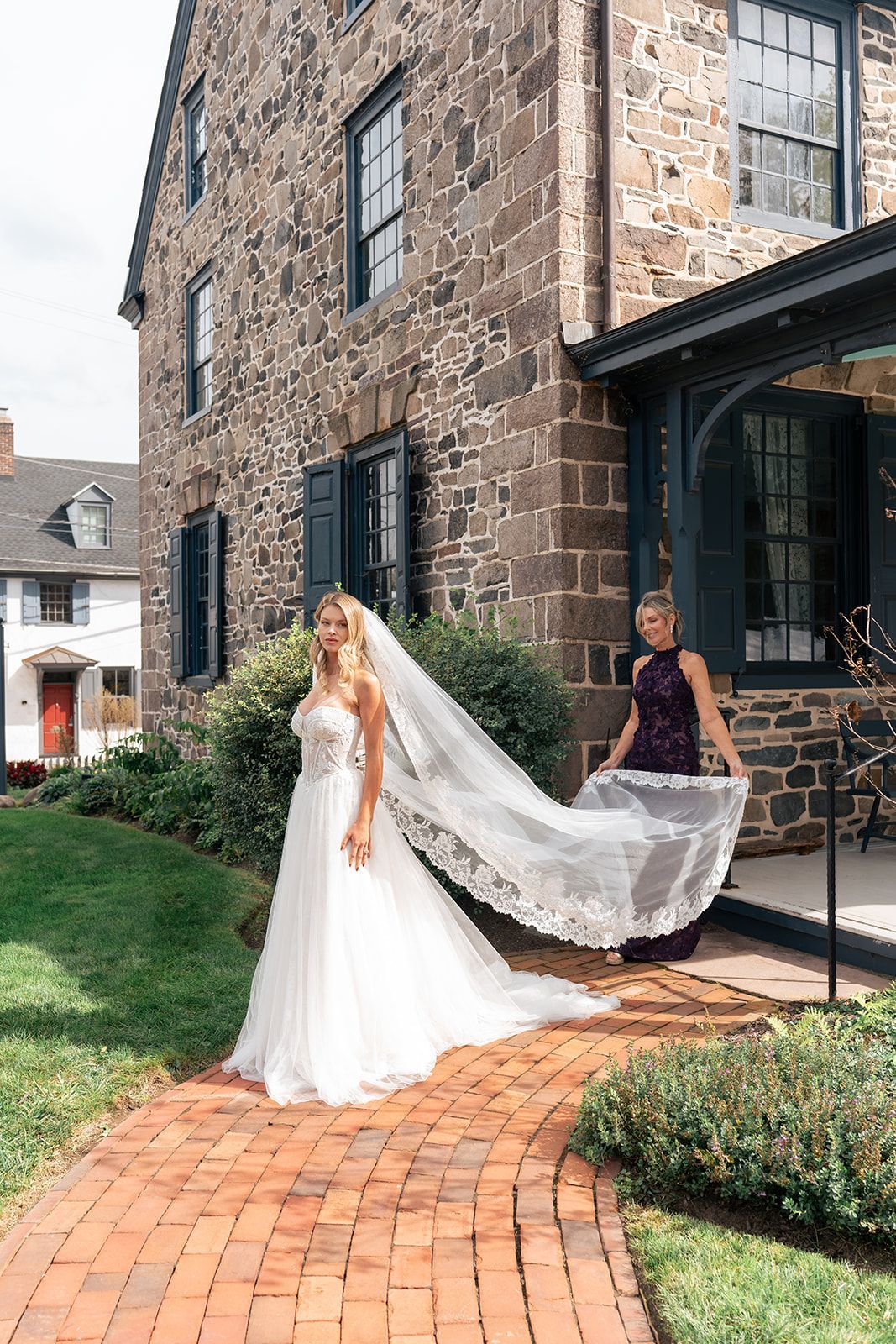 Bride walking out of the Parry Mansion