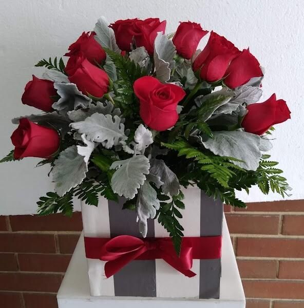 FLORERÍA KARLA - rosas en caja