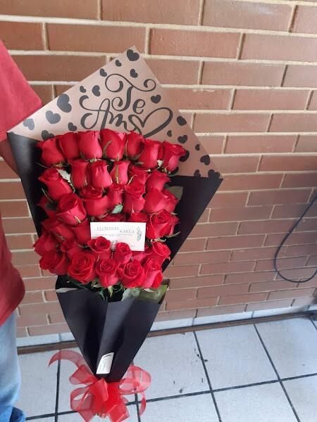 FLORERÍA KARLA - ramos de rosas