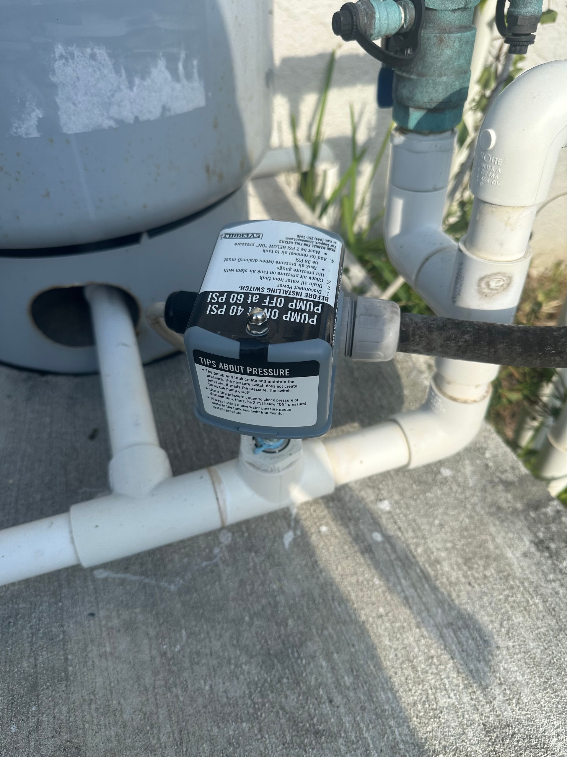 A close up of a water meter on a pipe