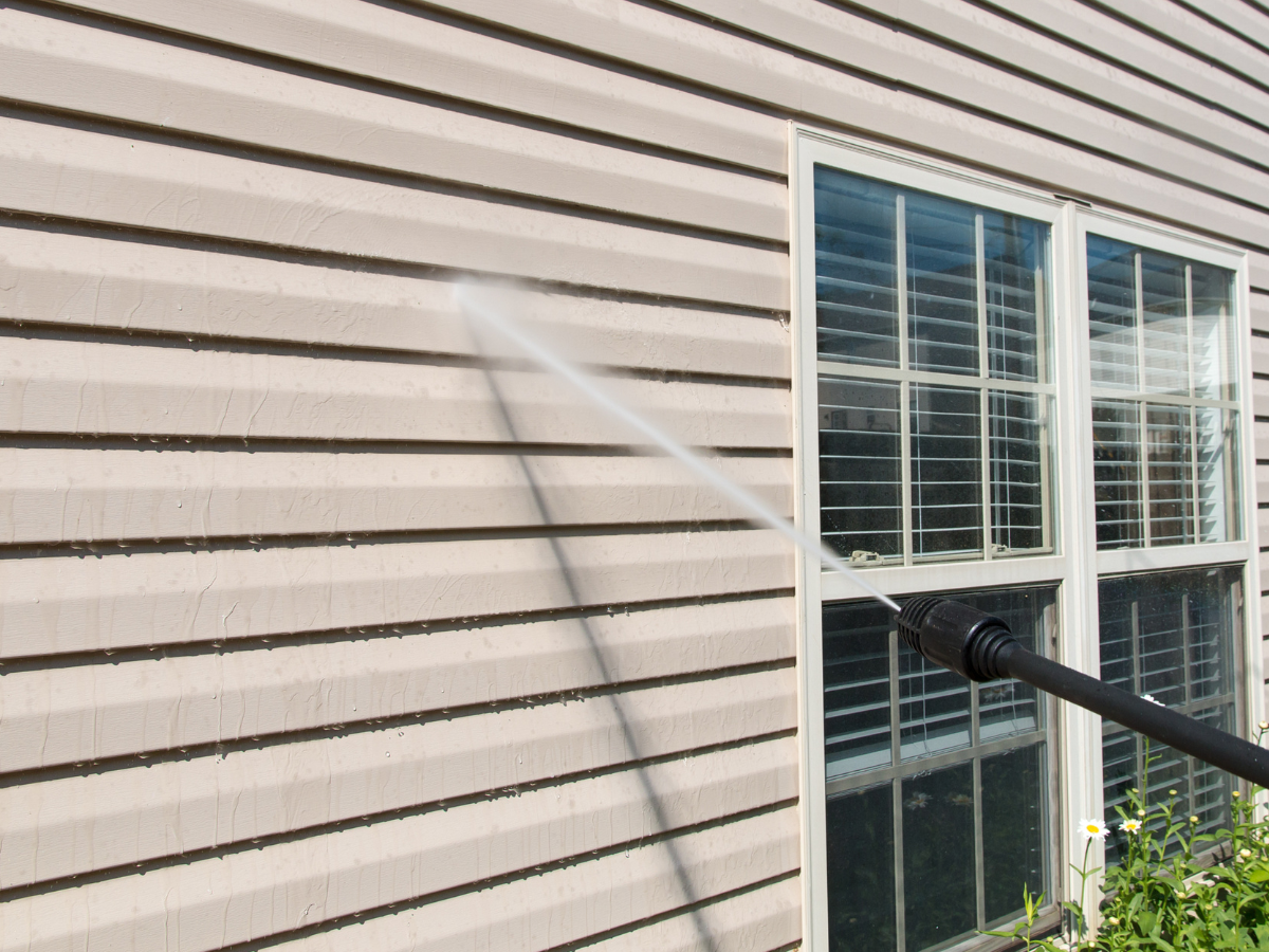 What is the biggest problem with vinyl siding in Indiana
