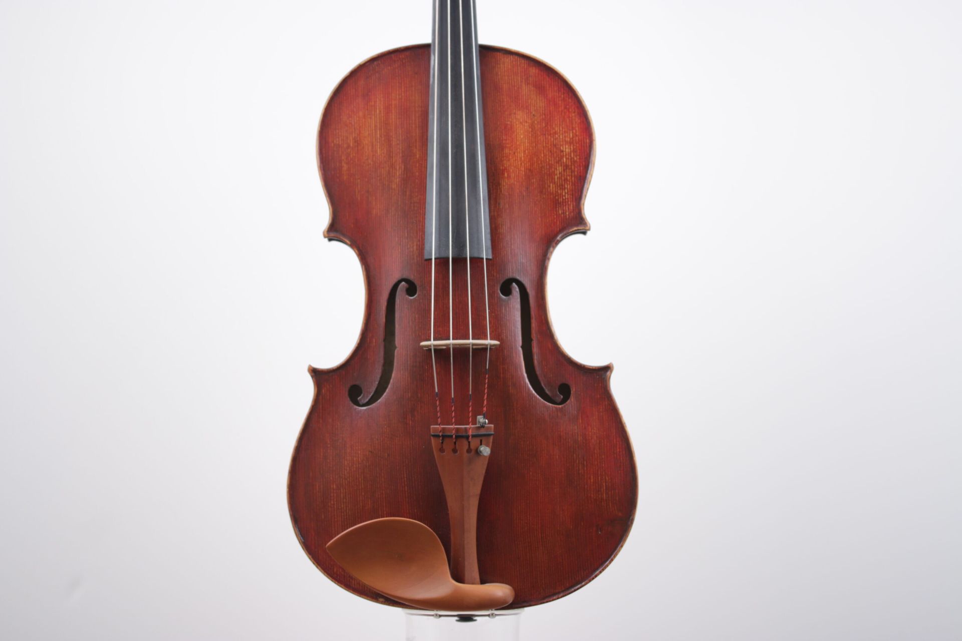 A violin with the letter s on it
