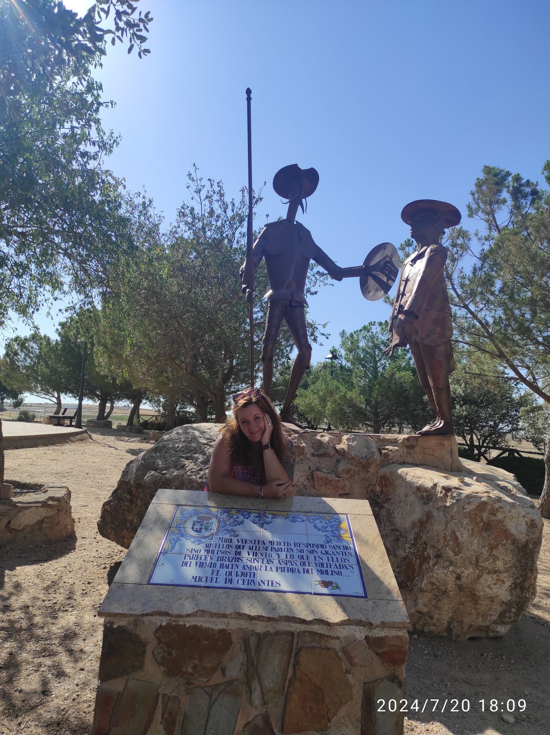 standbeeld van don quichot en sancho panza in castilla la mancha