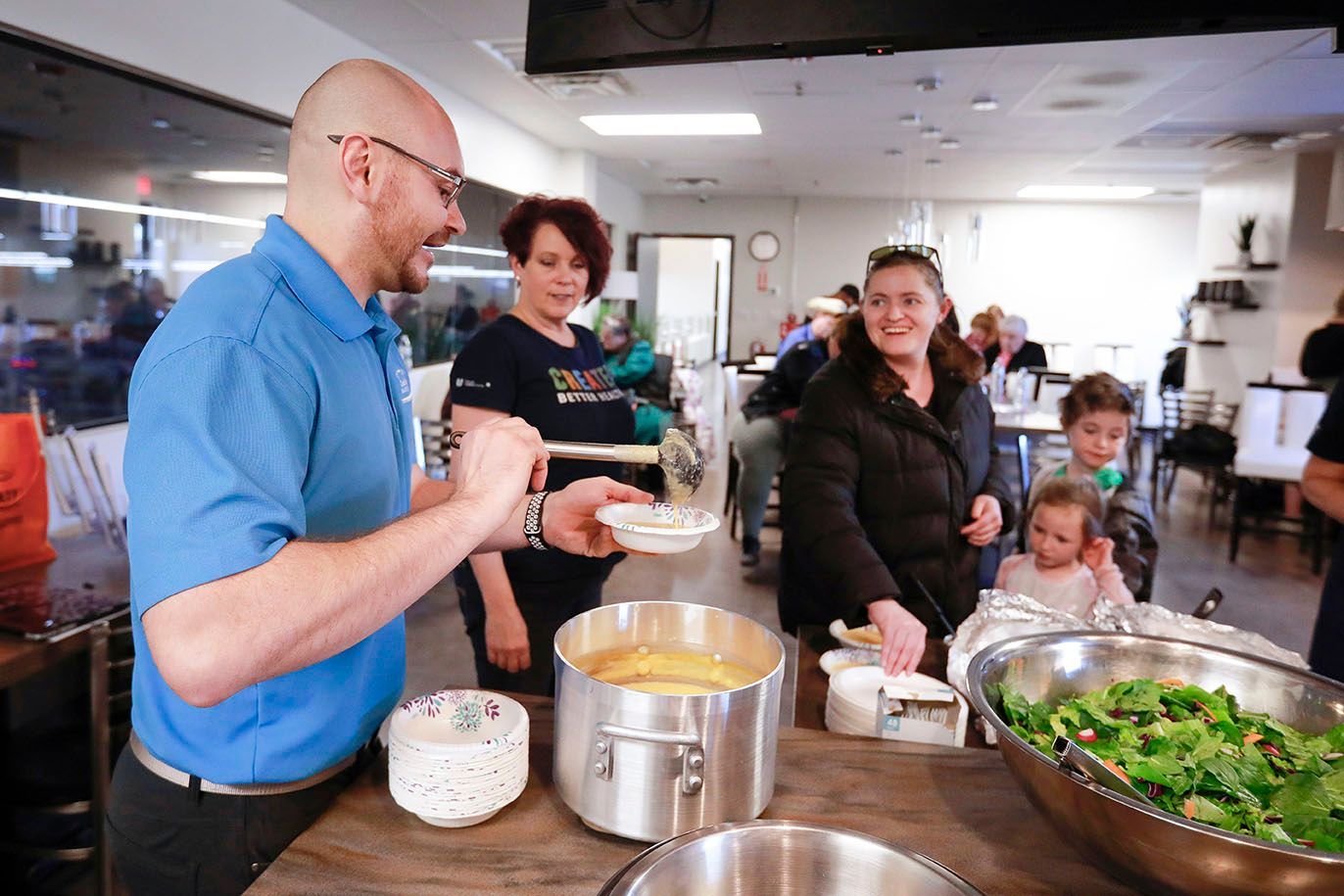 Photo of nutrition class, part of the Creek Valley Health Clinic SNACC program.