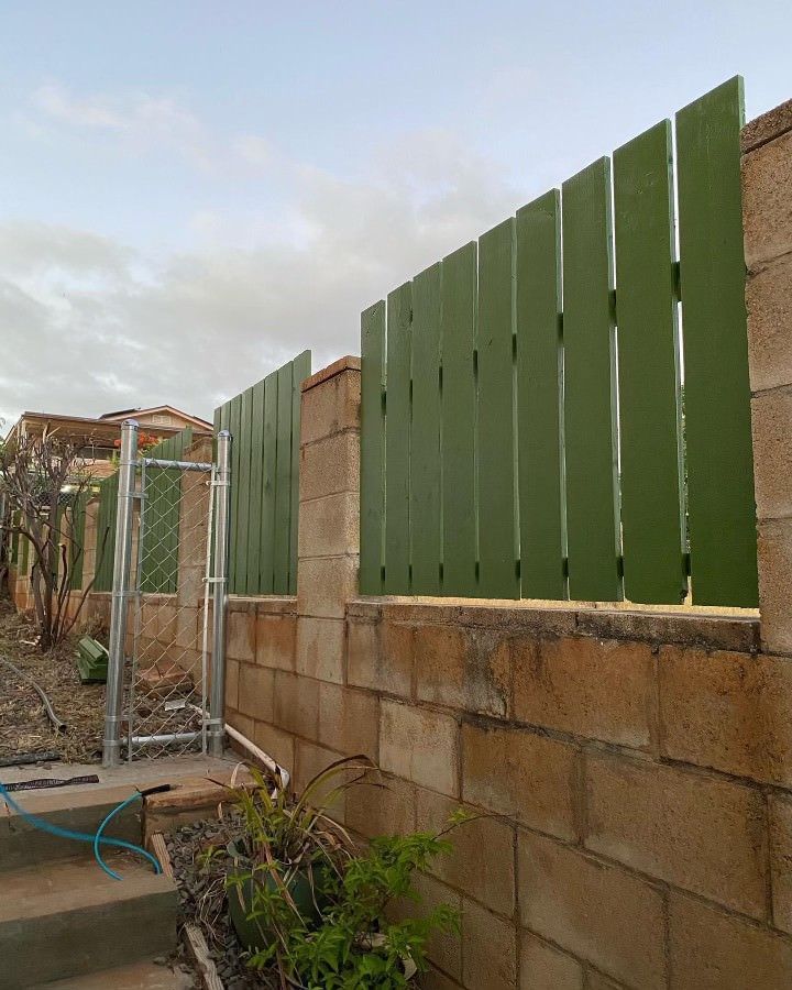 Hawaii chain link and wood fence 