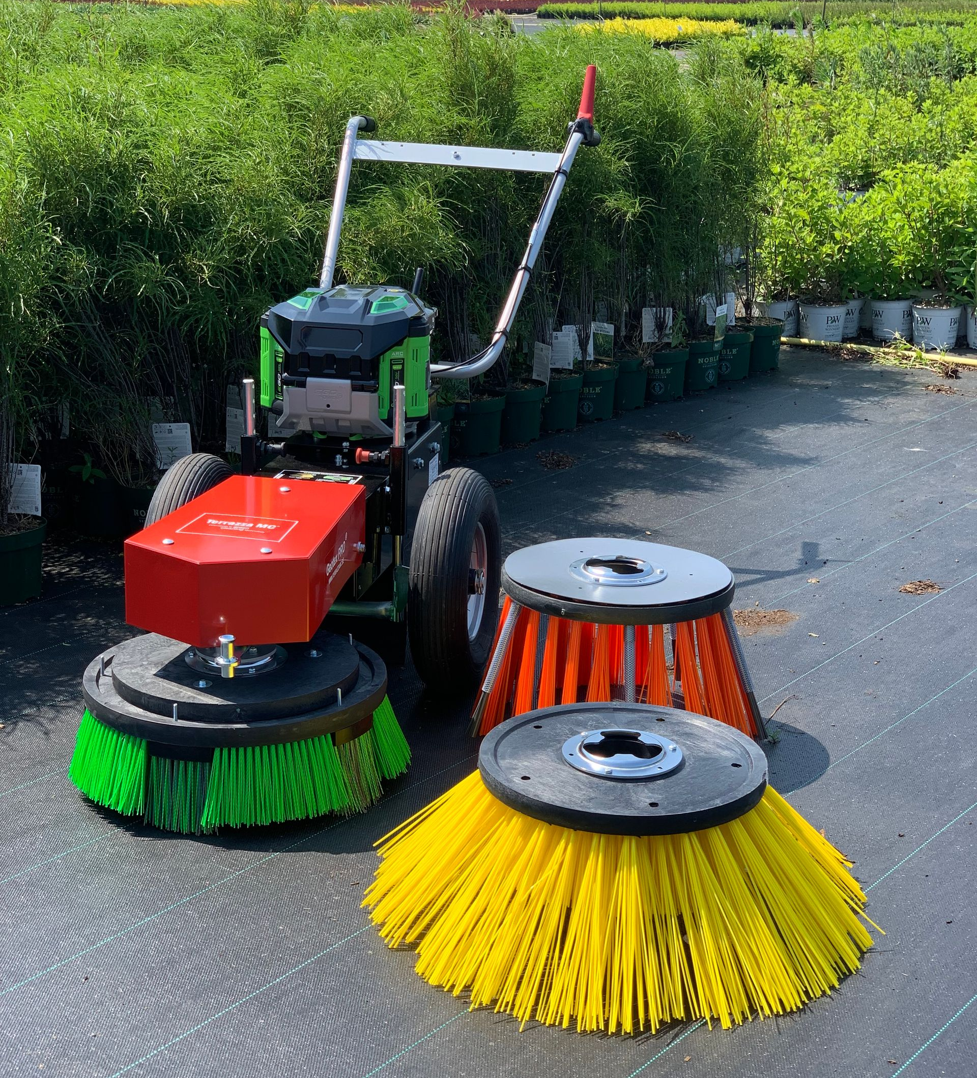 Photo du Geotex PRO avec toutes les brosses
