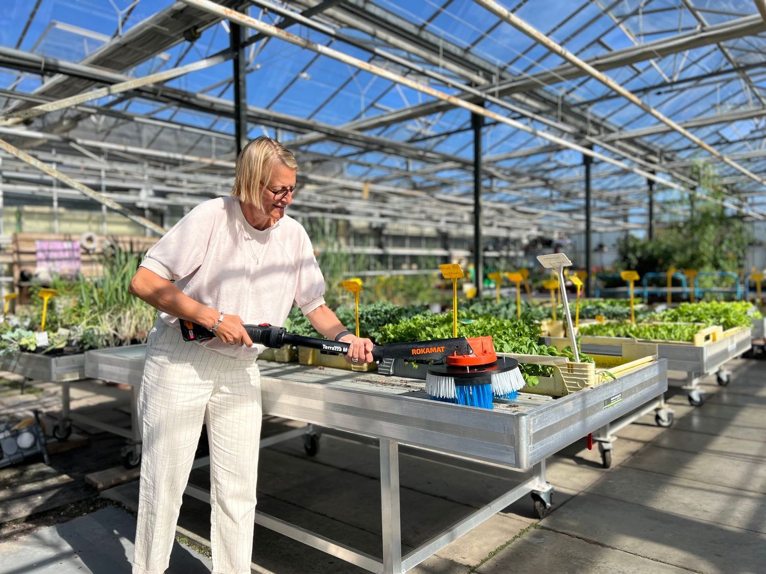 A woman using the Greeny PRO® on a nursery table.
