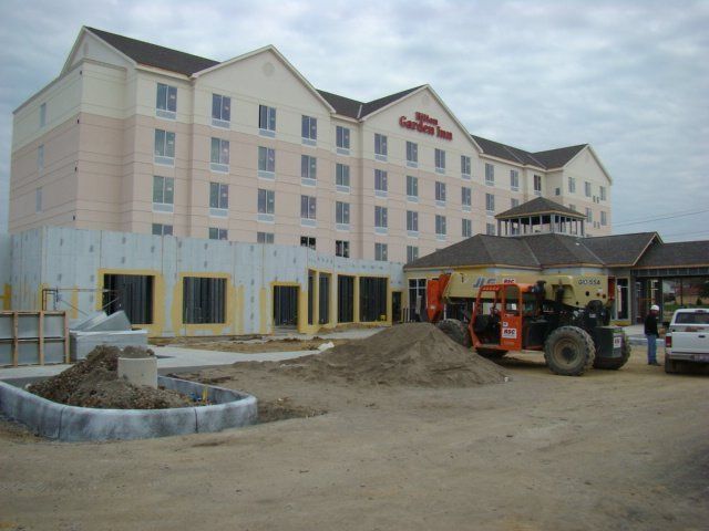 A large building with the words Hilton Garden Inn on it.