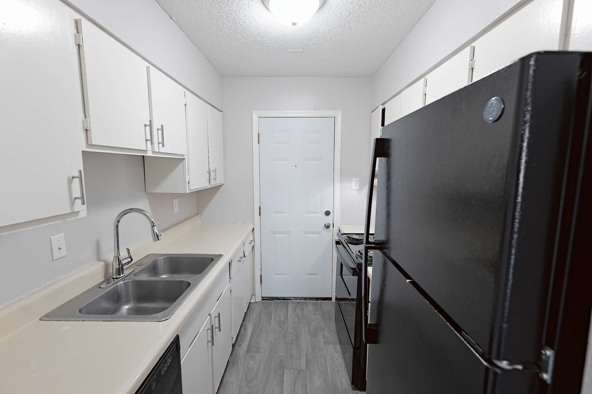 oak ridge apartment kitchen 2