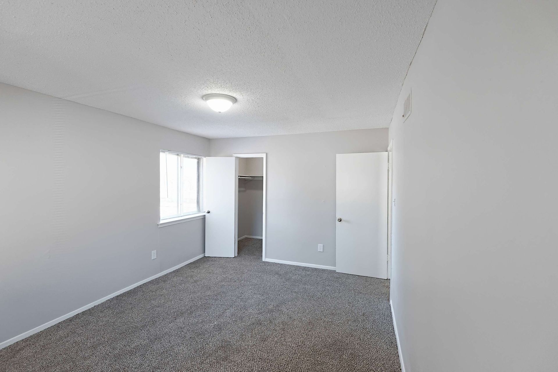 oak ridge apartment living room