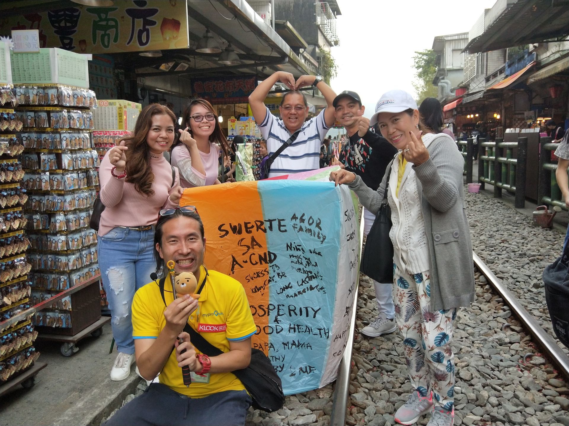 MyProGuide local guide with travelers during a Taiwan guided tour
