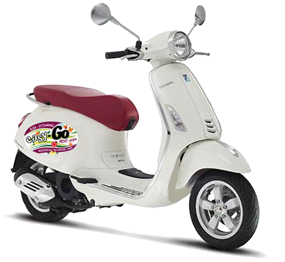 Scooter bianco con sella bordeaux e specchietti argentati su sfondo bianco