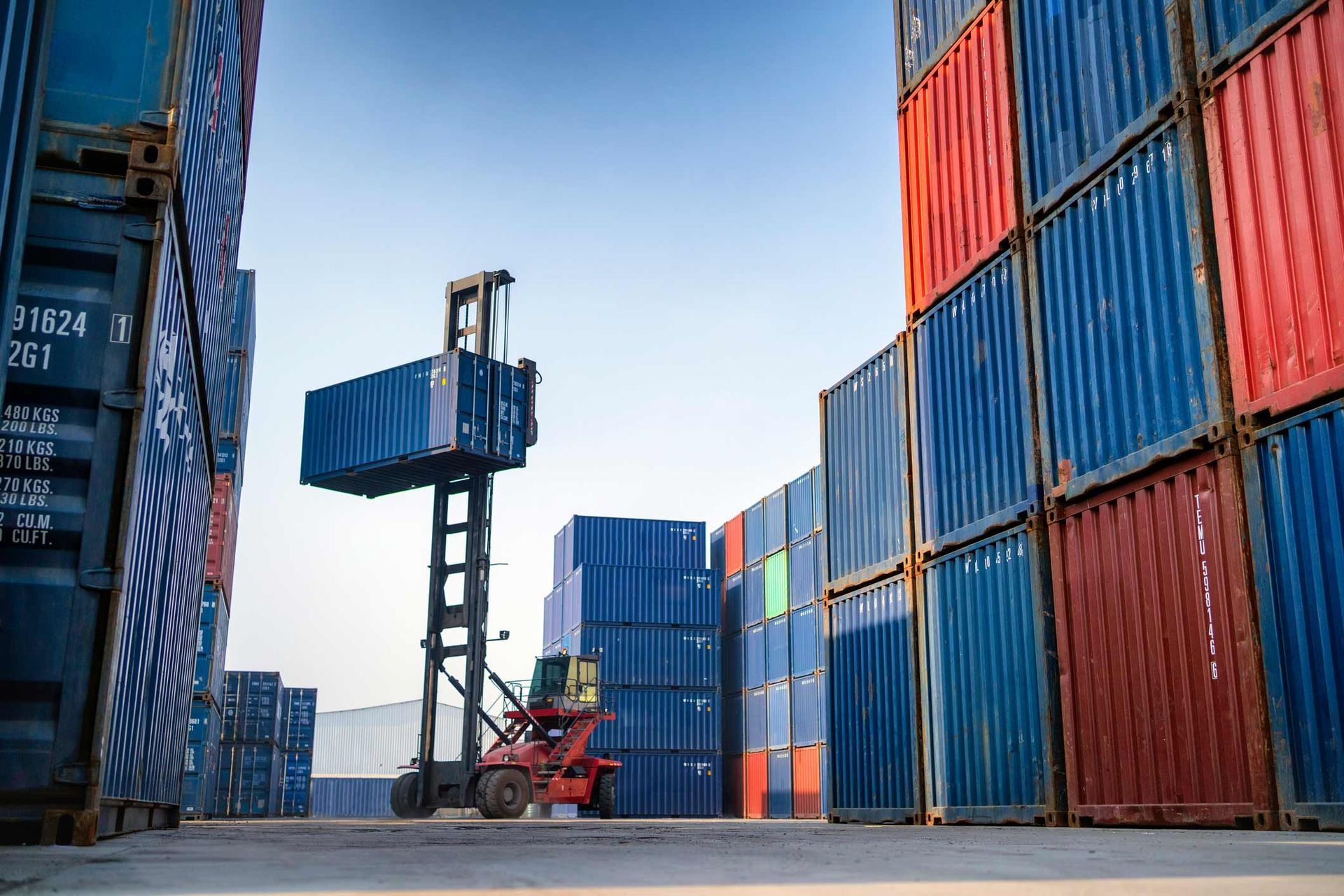 Lifting up a container | Dry Creek, SA | Spectrum Transport Systems Pty Ltd