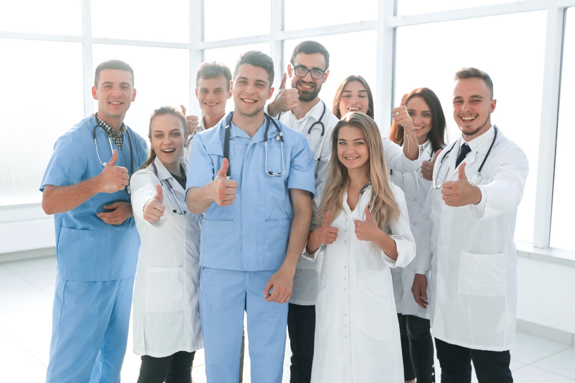 group of doctors discussing work issues.