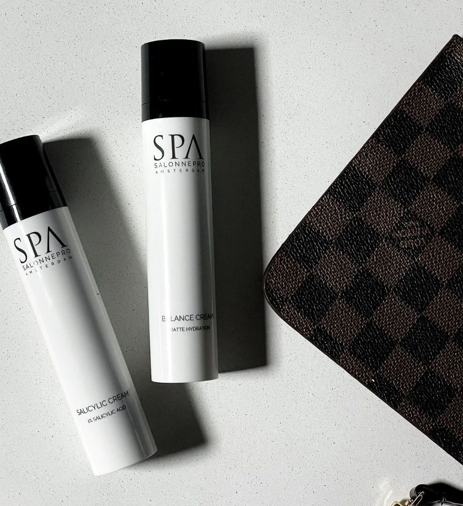 Witte huidverzorgingsfles met Salicylzuur crème om acne te verminderen van Spa Salonnepro.