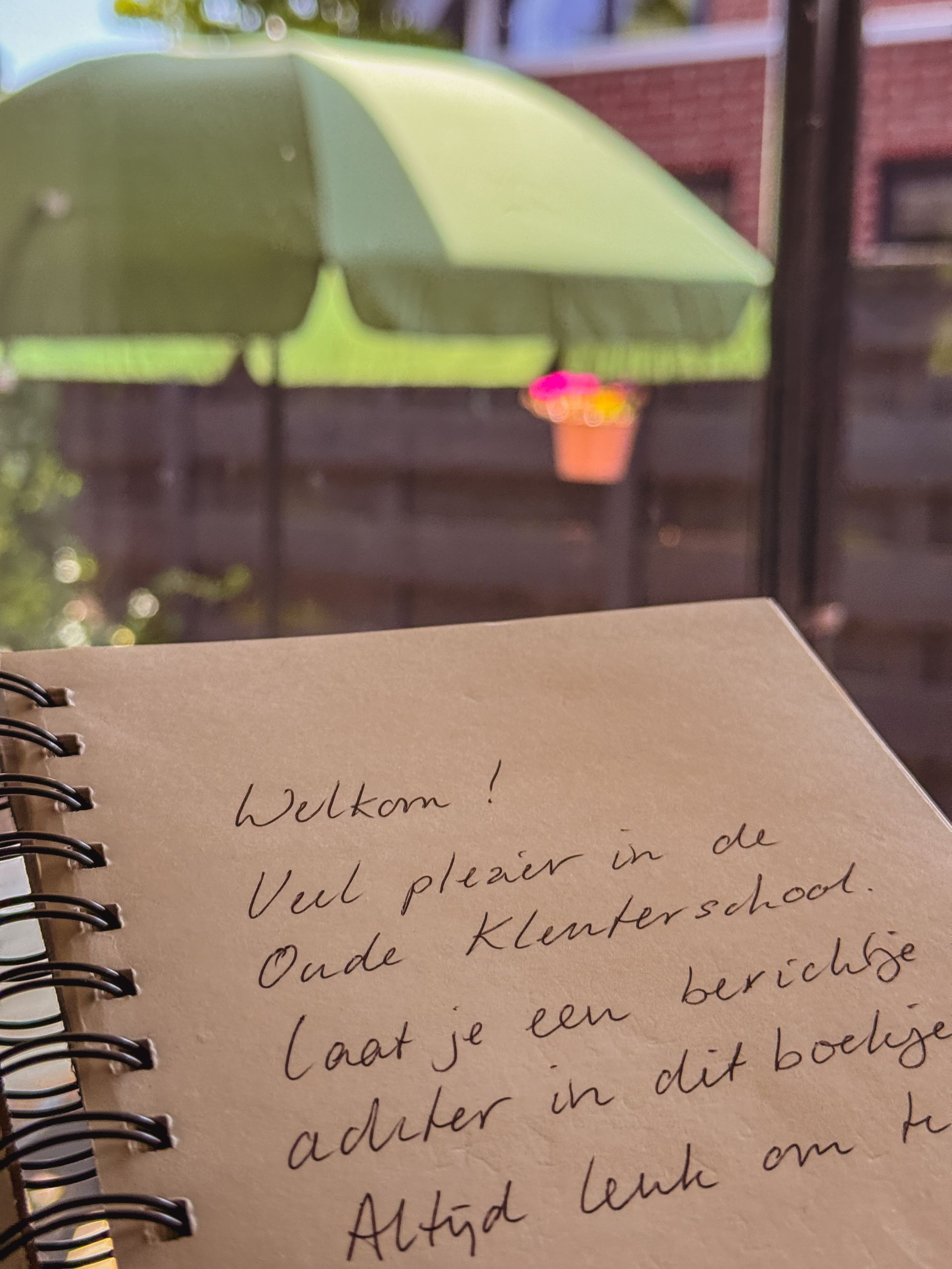 doorkijkje naar terras