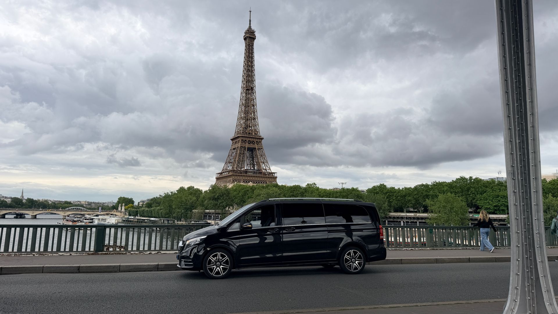 Private chauffeur car service amsterdam to paris france service amsterdam