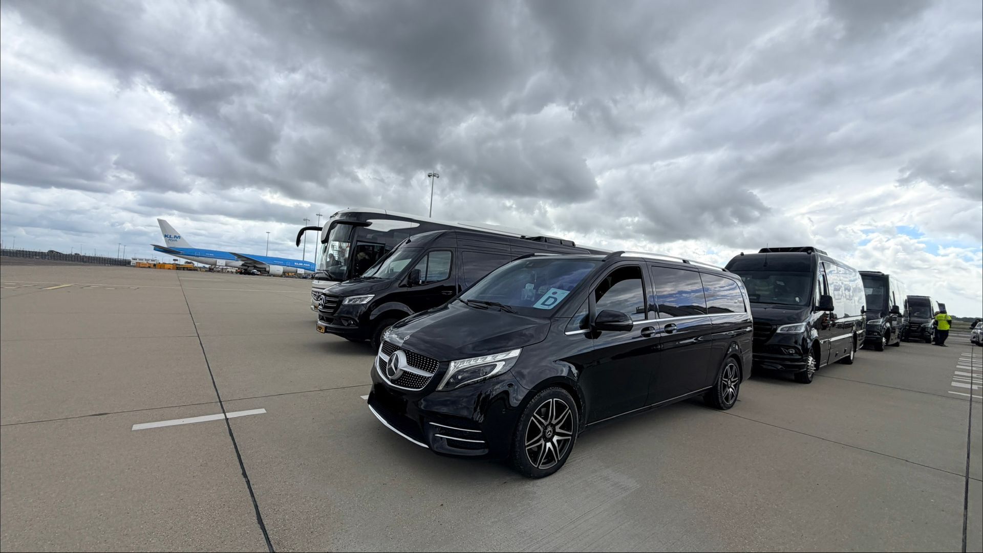 B2B chauffeur service Amsterdam for travel agencies and corporate clients with luxury Mercedes vehic