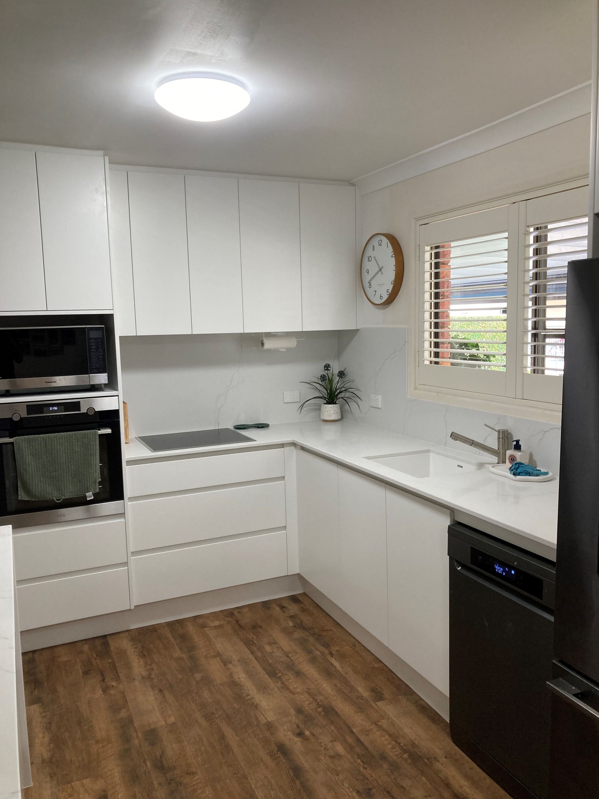 Modern Kitchen With Black Appliances, Floor, Window, and Countertop Sink — Valley Cabinetmakers Pty Ltd In Biloela, QLD