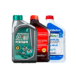 Três frascos de óleo de motor em embalagens verdes, vermelhas e azuis sobre um fundo branco.