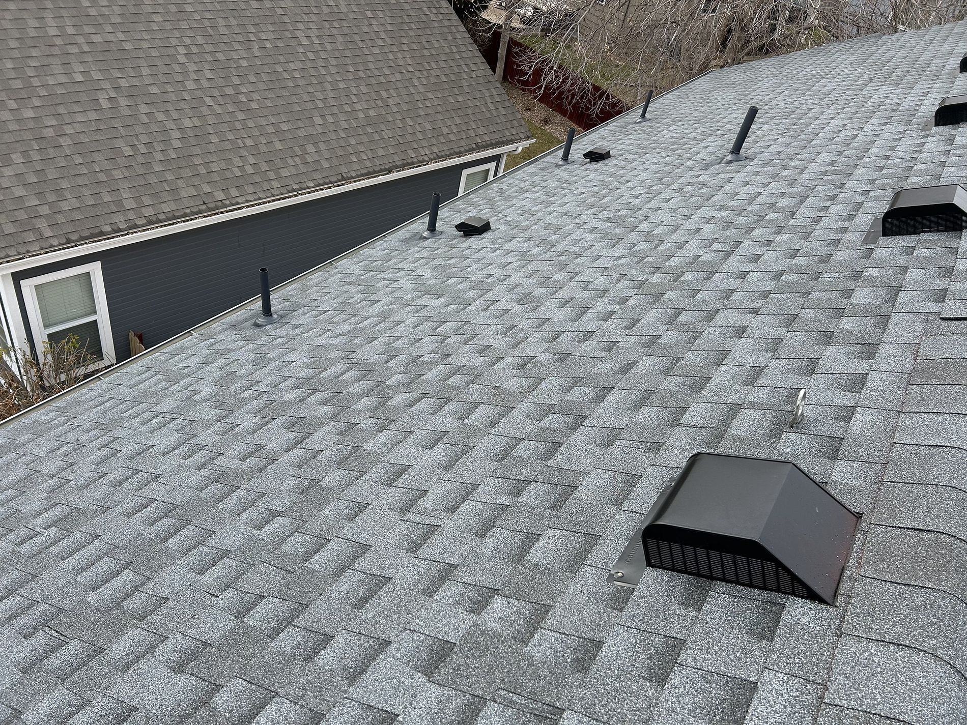 A close up of a roof with a pattern of shingles.