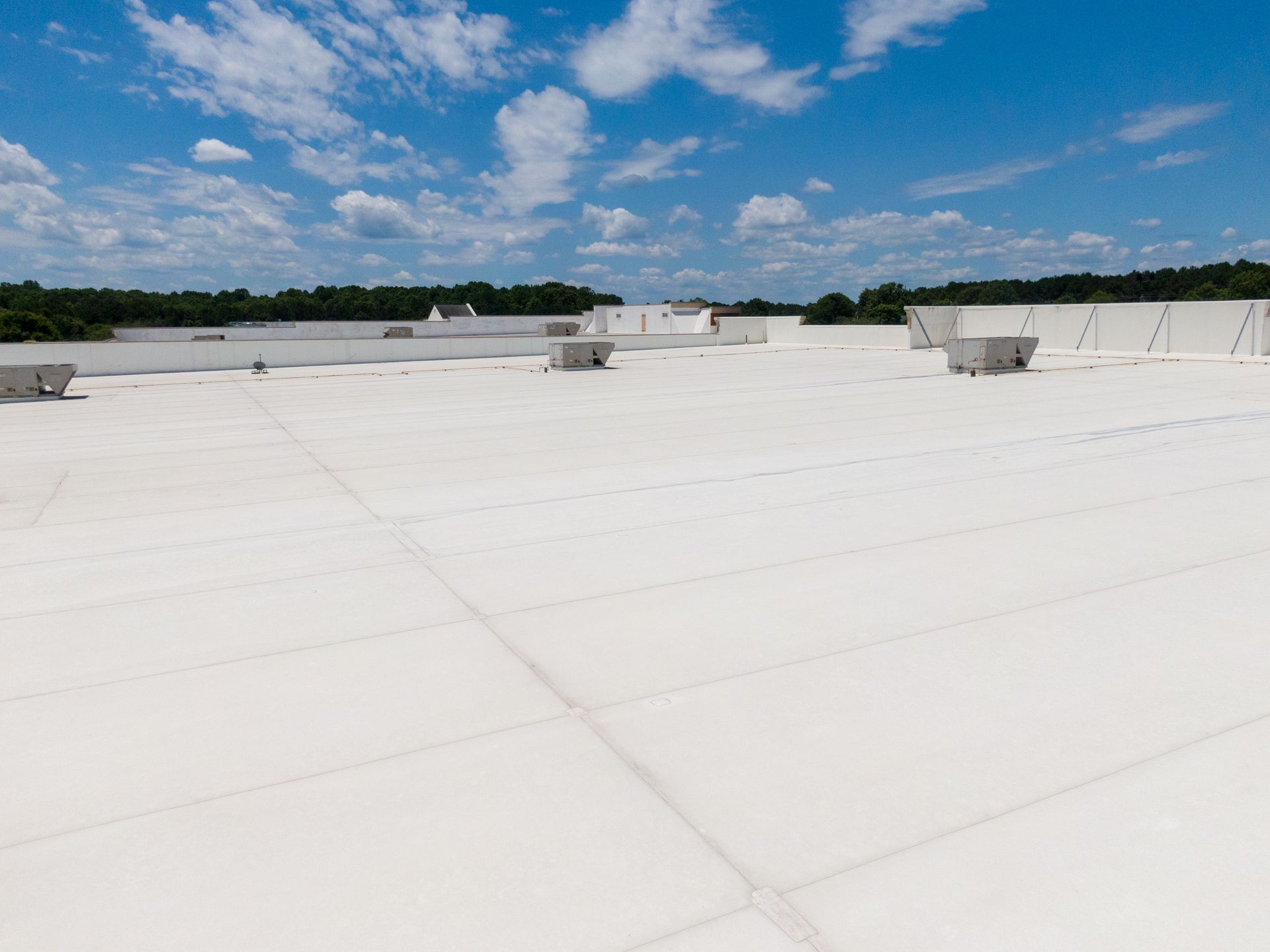 A close up of a roof with a pattern of shingles.