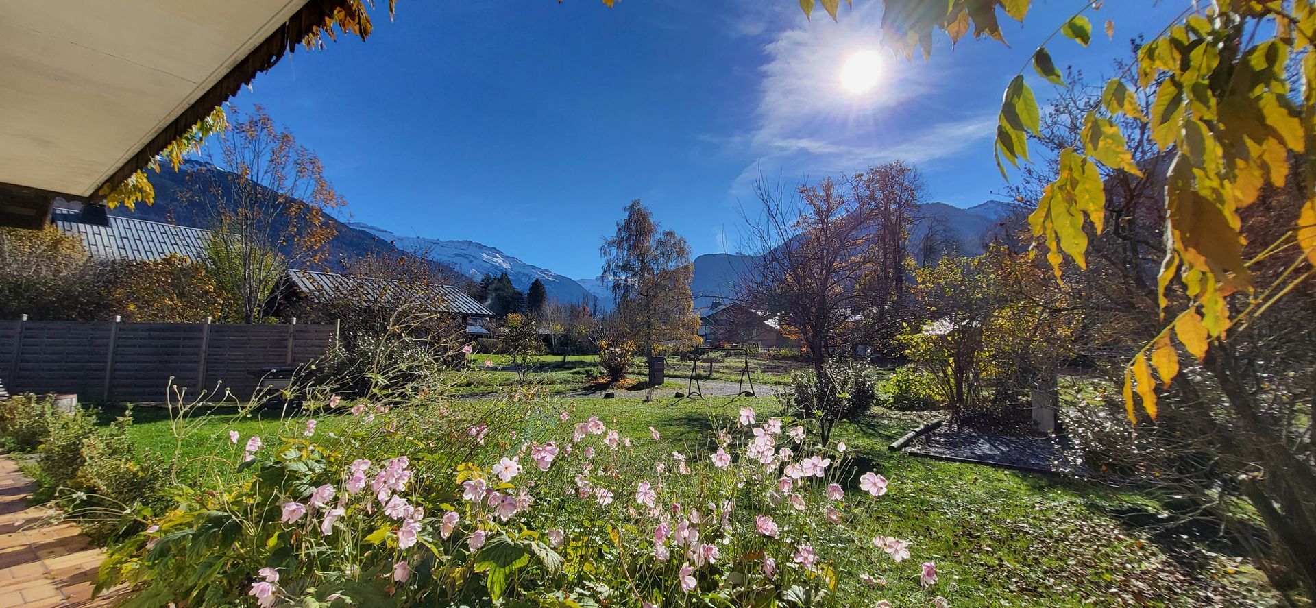Grand jardin accessible dédié pour la suite Aval du chalet