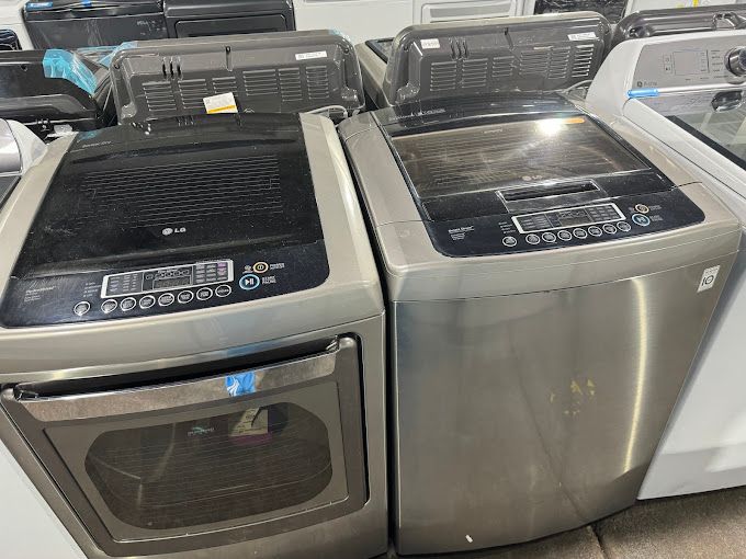 A washer and dryer are sitting next to each other in a room.
