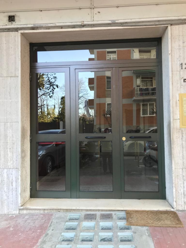 porta con vetri