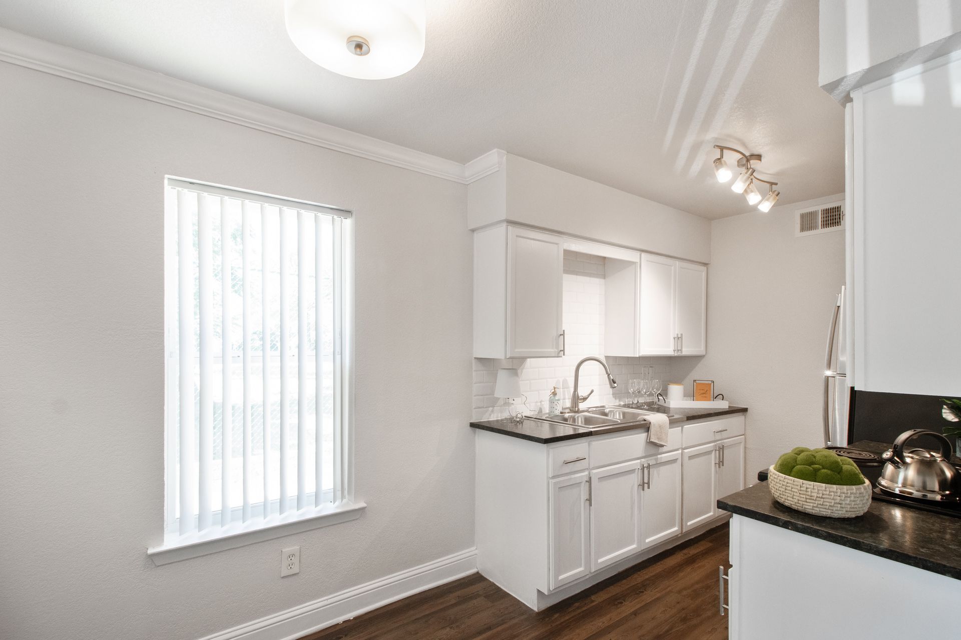 Photo of the kitchen and dining area