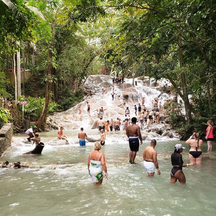 dunns river falls jamaica
