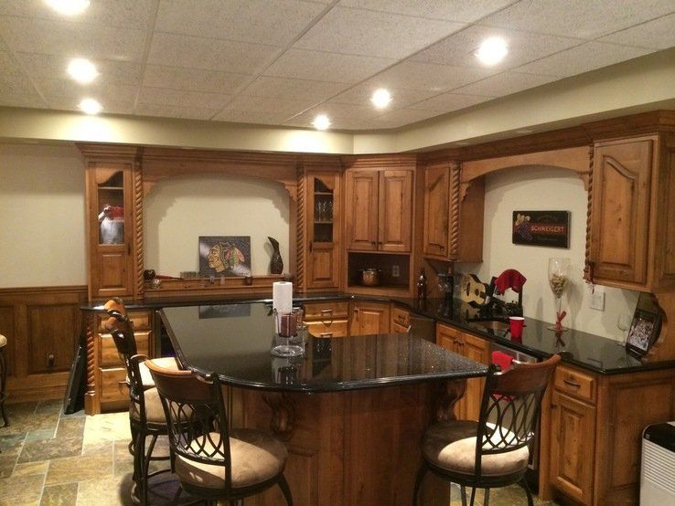 Gentleman's Bar — Forrest, IL — Knapp Kitchens