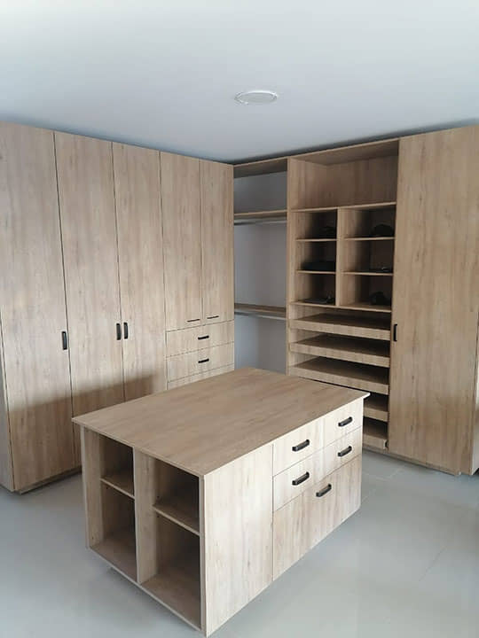 FRANJANIMO- CLOSETS