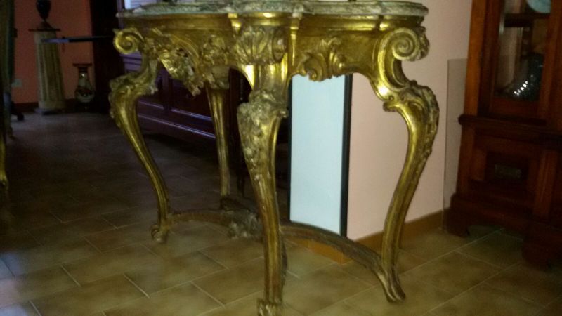 Tavolo dorato