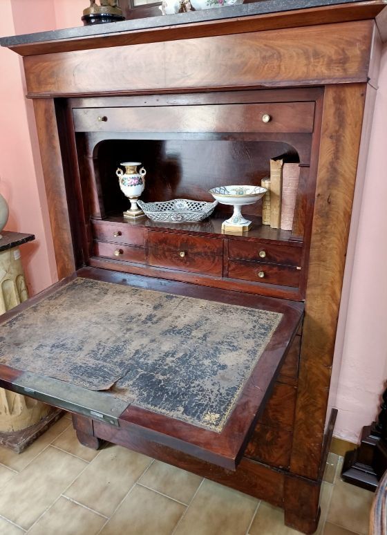 Credenza antica