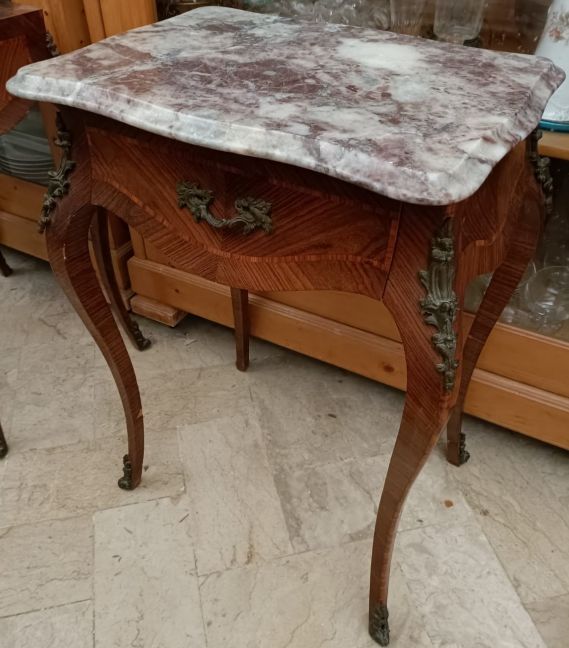 Comodino antico