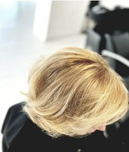 capelli biondi donna parrucchiere 