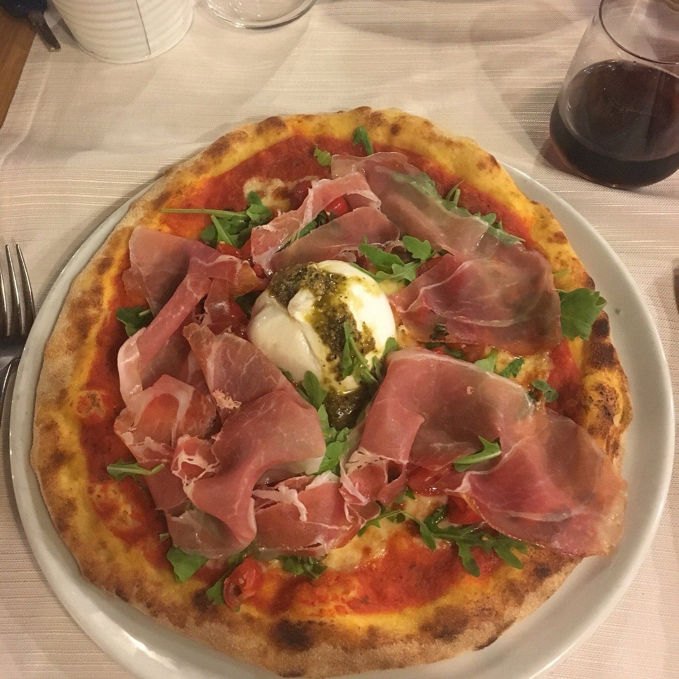 pizza con crudo, rucola e burrata della pizzeria La Bottiglieria di Legnano