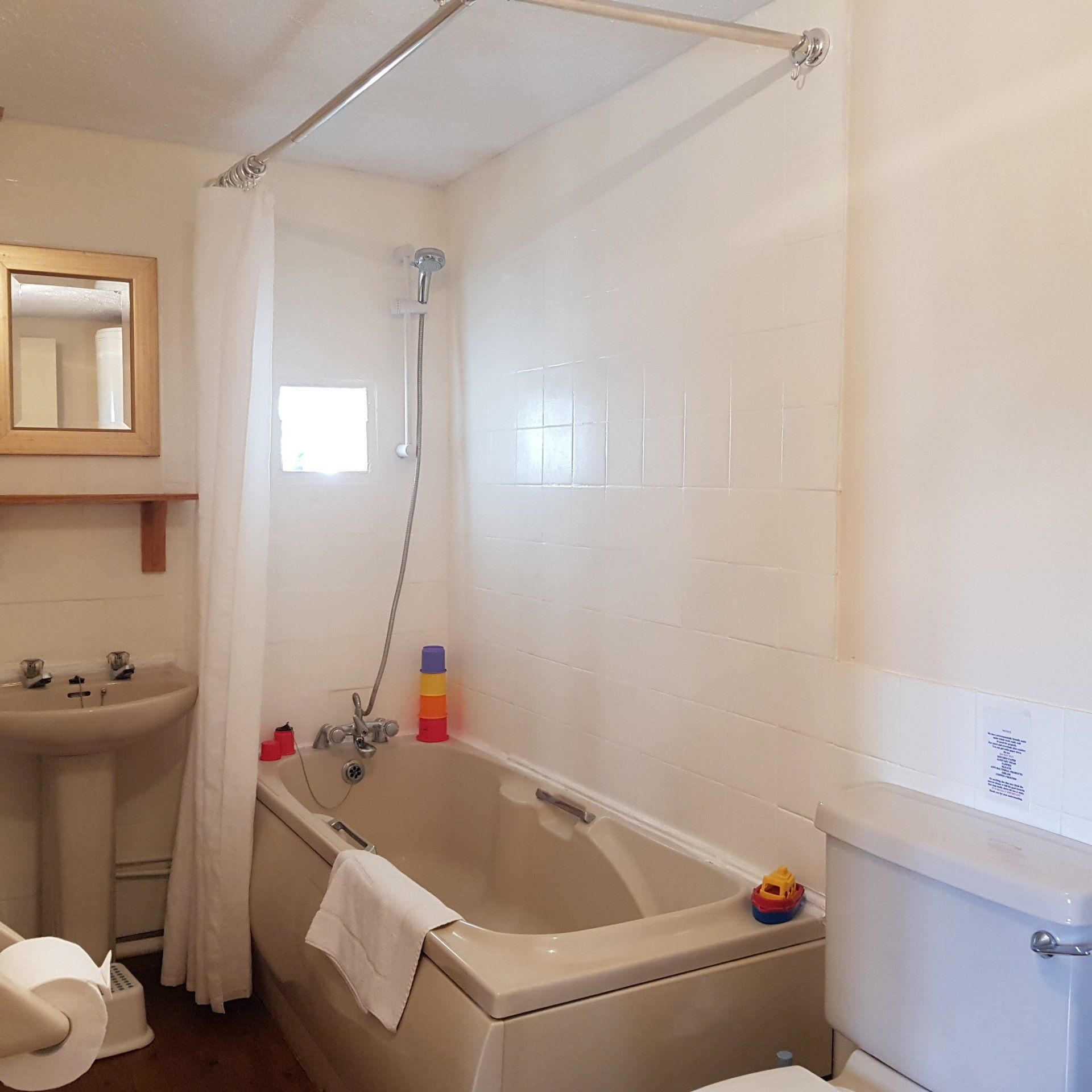 cream bathroom suite