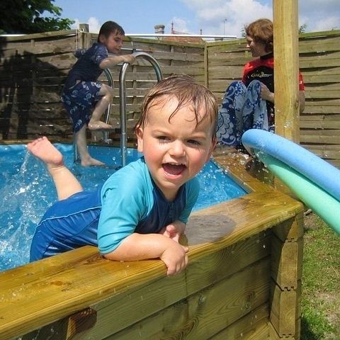 child splashing in a pool
