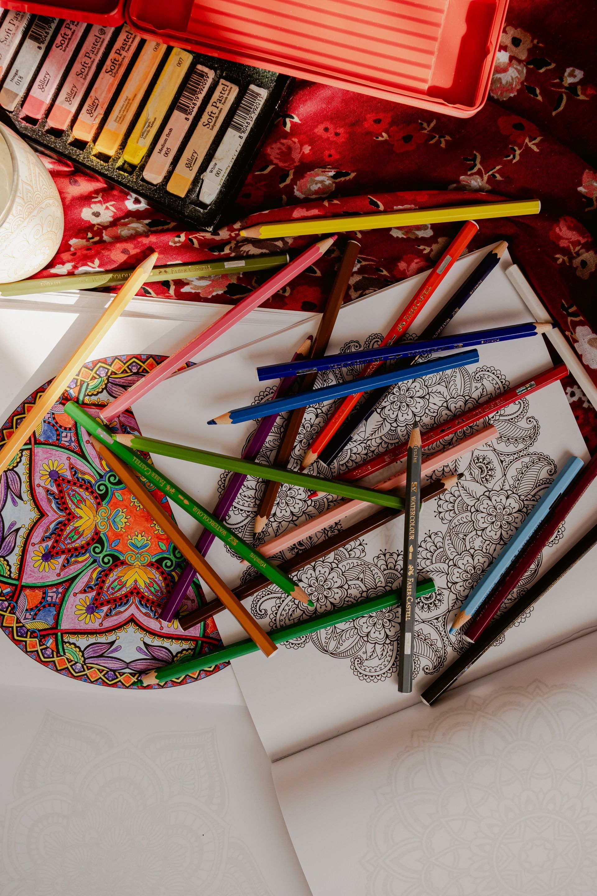 colouring travelling with kids